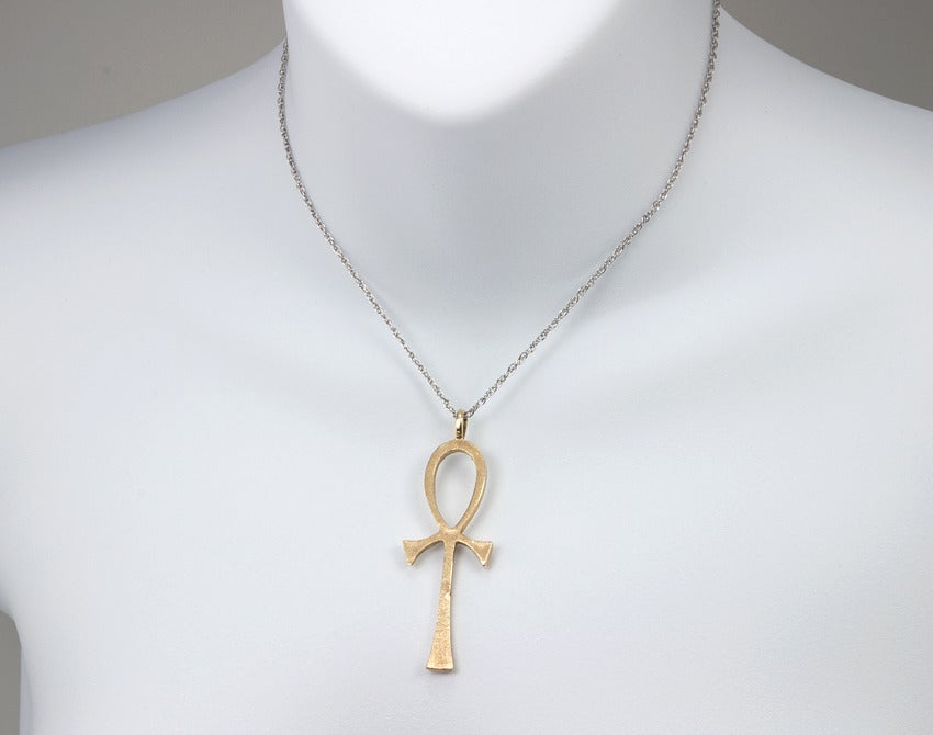  Gold Ankh Pendant In Good Condition In Los Angeles, CA