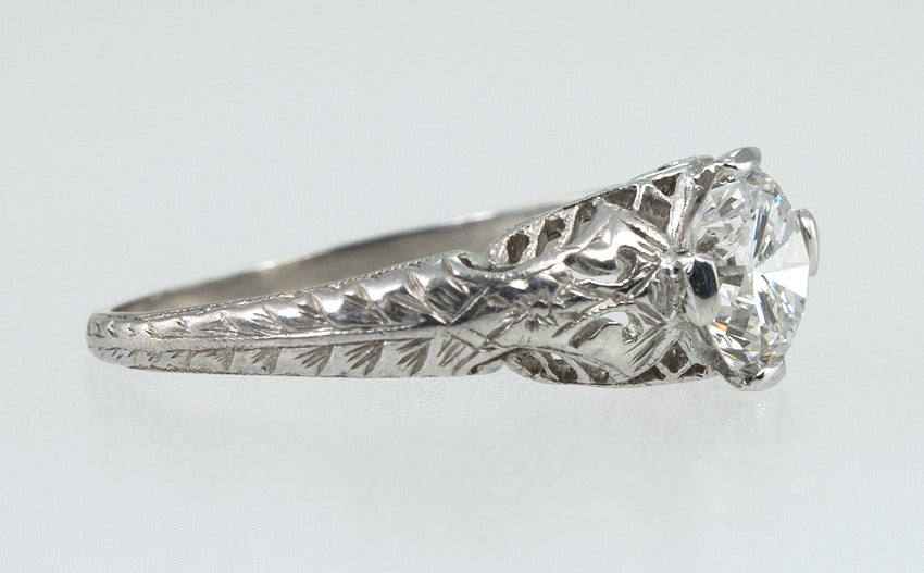 Diamond Platinum Filigree Ring In Excellent Condition For Sale In Los Angeles, CA