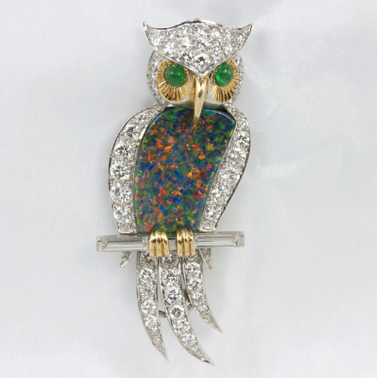 Opal and Diamond Owl Platinum Brooch, circa 1960s In Excellent Condition For Sale In Los Angeles, CA