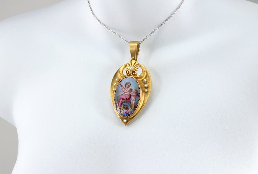 Painted Woman and Cupid Locket In Excellent Condition For Sale In Los Angeles, CA