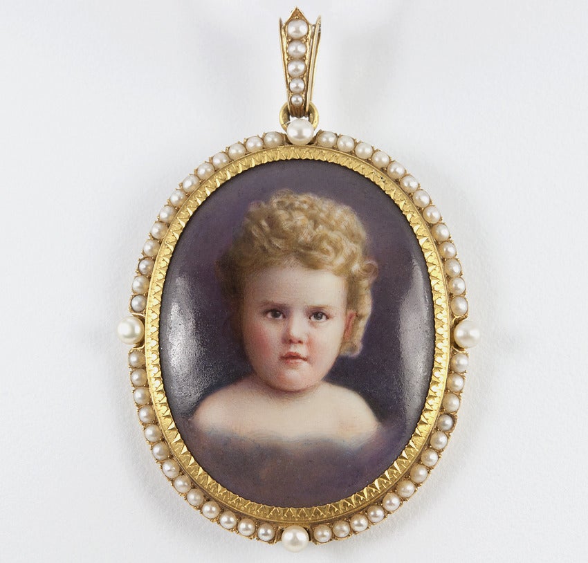 Women's Victorian Portrait pendant For Sale