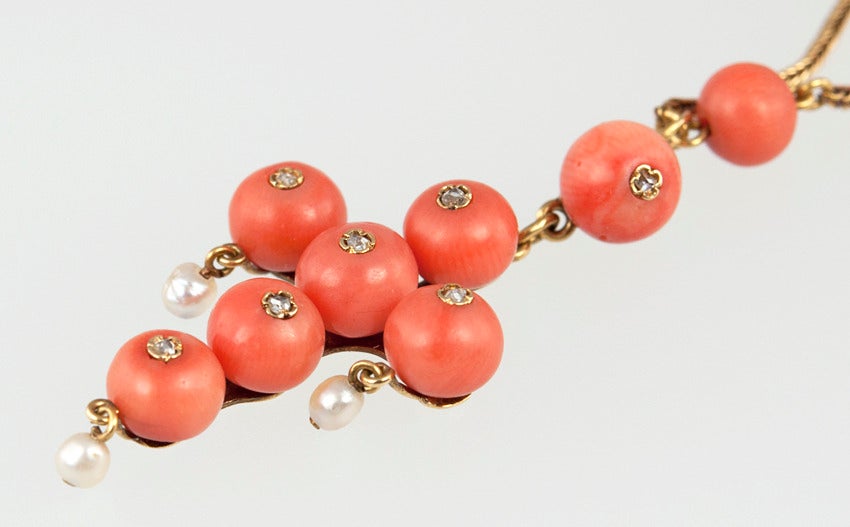 Women's Victorian Coral Bead Necklace For Sale