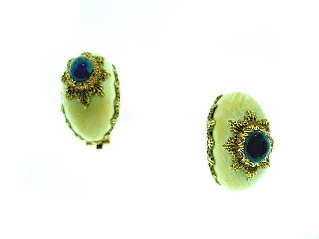 This is an elegant earring & ring set by BUCCELLATI. . .ivory<br />
with cabochon blue sapphires. .This set is just stunning. . with ornate details in 18k yellow gold. .signed