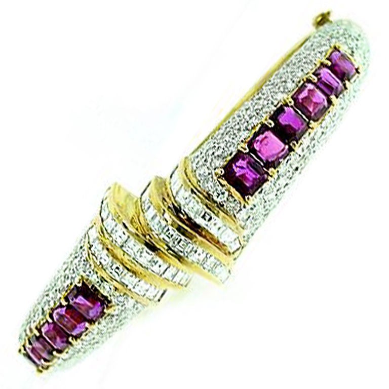 GUCCI   Diamond  Ruby  Bangle  Bracelet