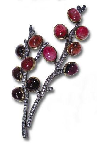 18 karat gold pave diamond Branch Pin with cabochon pink tourmalines.
D=3.60 cts., PT= 66 cts.