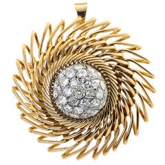 VAN CLEEF & ARPELS sunburst diamond and gold pendant brooch