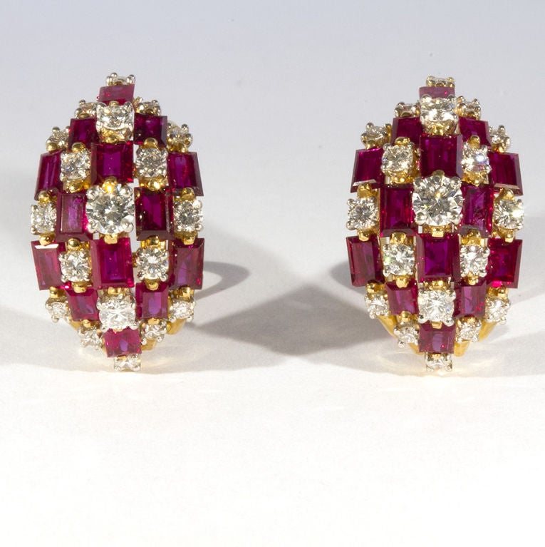 Oscar Heyman 18kt Gold and Platinum Diamond and Ruby Earclips.<br />
Each clip features 19 diamonds:<br />
10 x 0.05 ct, 8 x 0.10 ct, 1 x 20 ct.<br />
All fine white diamonds with no visible imperfections at 10x magnification.