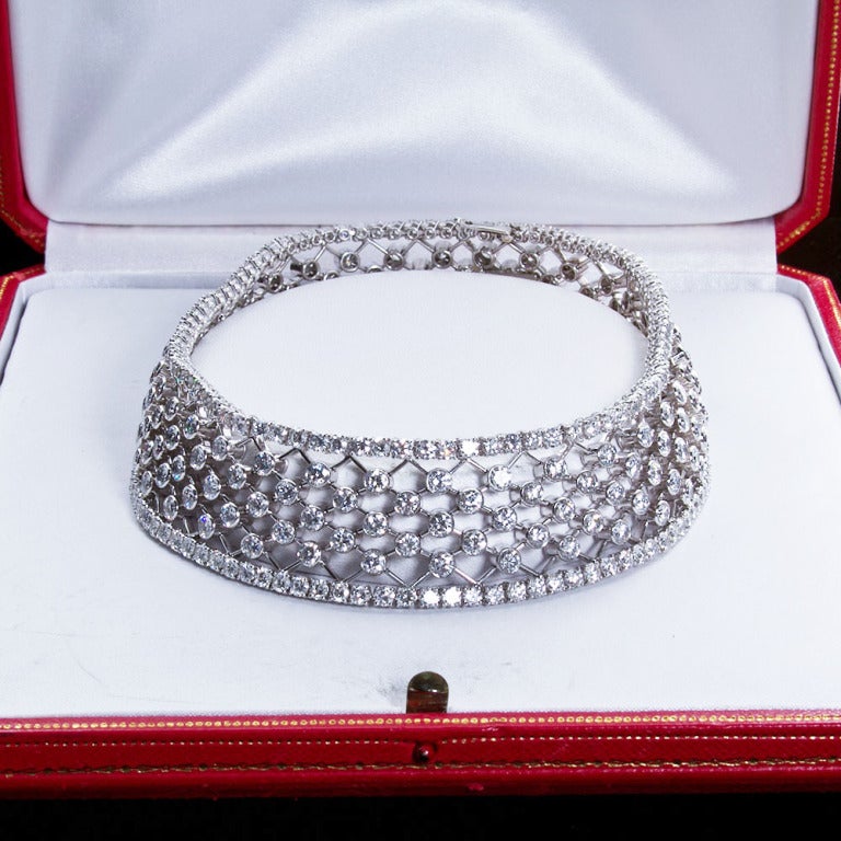Eine Halskette mit Diamanten in Platin in einem gitterartigen Design. Enthält ca. 80 Karat runde Brillanten in Collectional-Qualität. Von Cartier. In originaler Cartier-Schachtel.

Händler Ref. 5285
_
TMW Jewels Co. ist eine familiengeführte