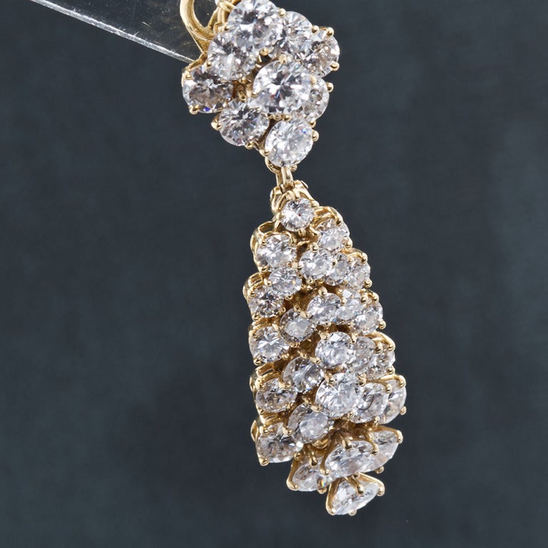 VAN CLEEF & ARPELS Diamond Drop Earrings In Excellent Condition In Lakewood, NJ