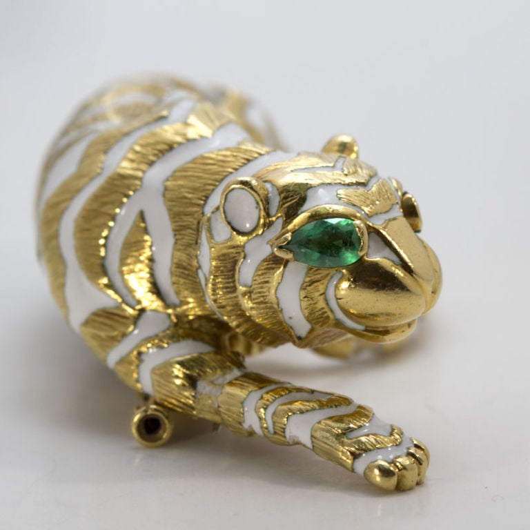 DAVID WEBB Crouching Tiger Brooch In Excellent Condition In Lakewood, NJ