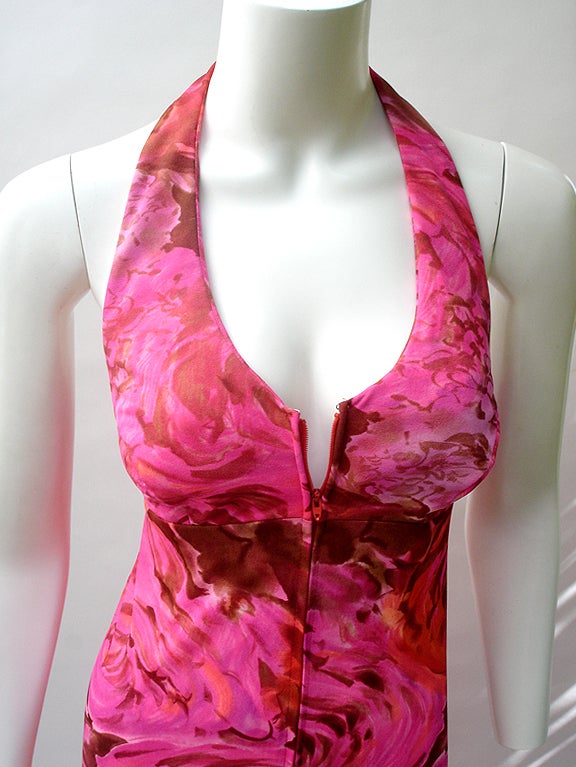 Fabulous 60's Vanity Fair set with its original tags. Abstract, painterly, oversized roses in electric, nearly-neon pinks and reds.Wear the pieces together or separately, each is good enough to wear alone!

Haltered jumpsuit fastens with buttons