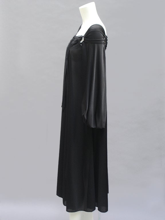 70S FRANK USHER NOIR KAFTAN KEYHOLE DRESS For Sale 2