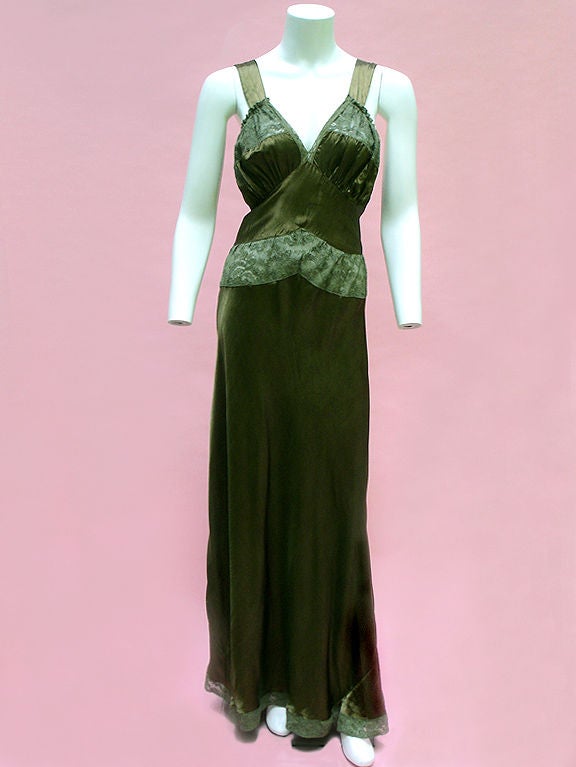 40S MISS NEW YORKER CAMO GREEN SEXY BIAS CUT SATIN SLIP For Sale 3