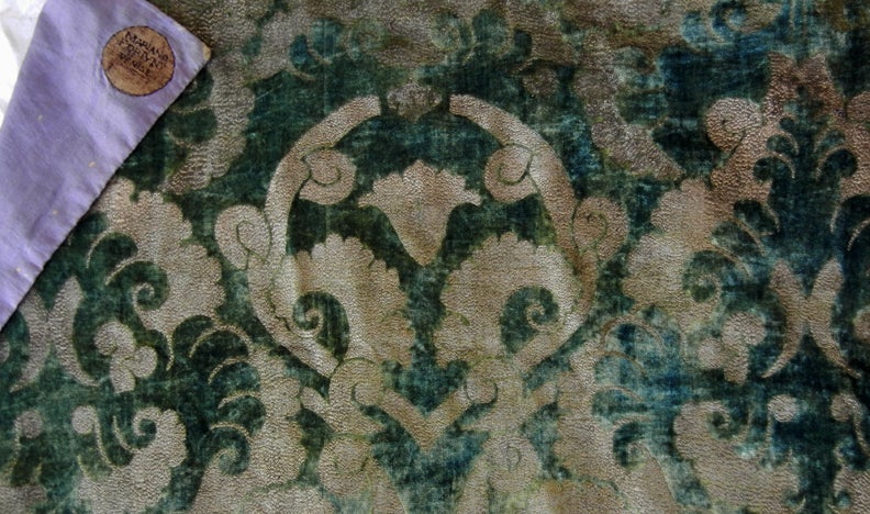 Fortuny Large Art Deco Velvet Wall Hanging w/ Provenance In Excellent Condition In Los Angeles, CA