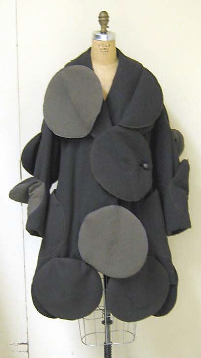 Rare Issey Miyake Wearable Met Museum Art Beret Coat for Collectors, Museums In Excellent Condition In Los Angeles, CA