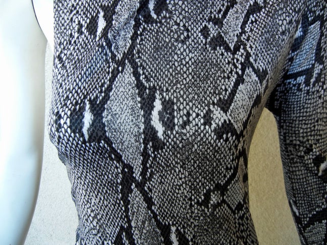 Gucci par Tom Ford - Robe asymétrique style haut style à bandes en python imprimé  Nouveau cône ! Pour femmes en vente