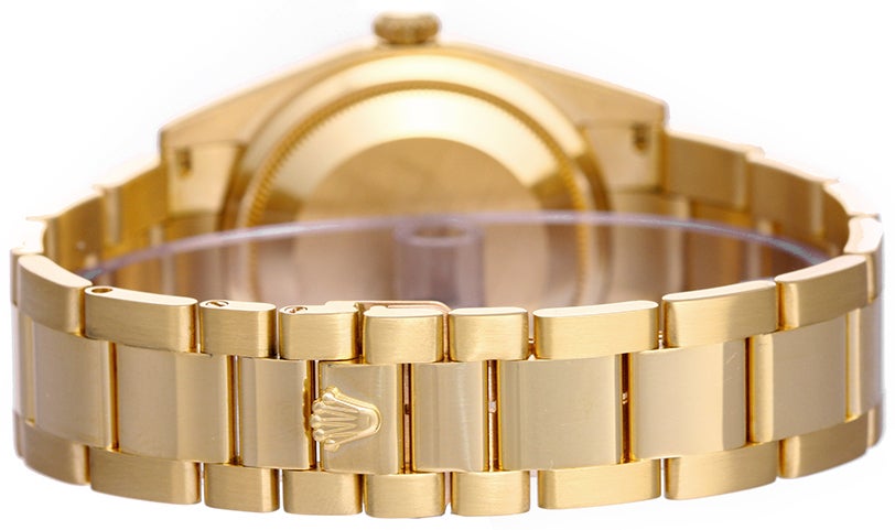 Rolex 18k Gelbgold Day-Date President Armbanduhr, Ref. 118238 mit Automatikwerk, 31 Steinen, Quickset, Saphirglas. Gehäuse aus 18 Karat Gelbgold mit geriffelter Lünette (36 mm Durchmesser). Weißes Zifferblatt mit erhabenen römischen Indexen aus