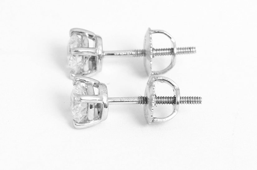 Beautiful Tiffany & Co. Diamond Solitaire Stud Earrings in Platinum In Excellent Condition In Dallas, TX