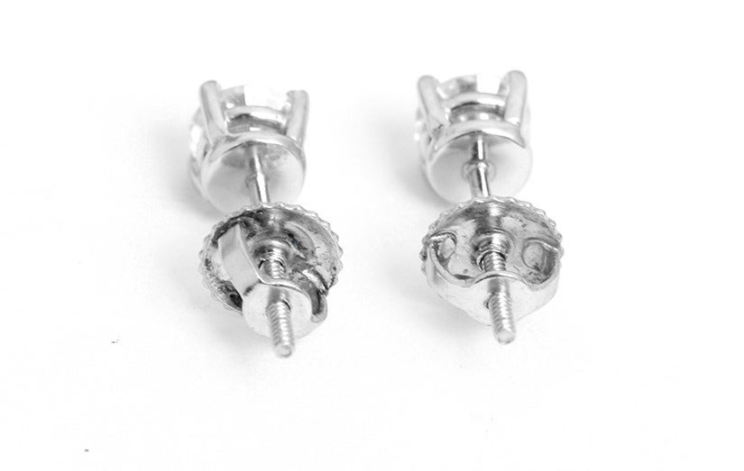 Women's or Men's Beautiful Tiffany & Co. Diamond Solitaire Stud Earrings in Platinum