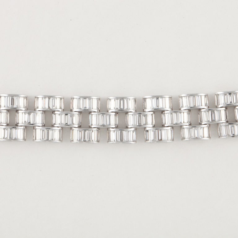 Bracelet en platine avec diamants baguettes Bon état - En vente à Houston, TX