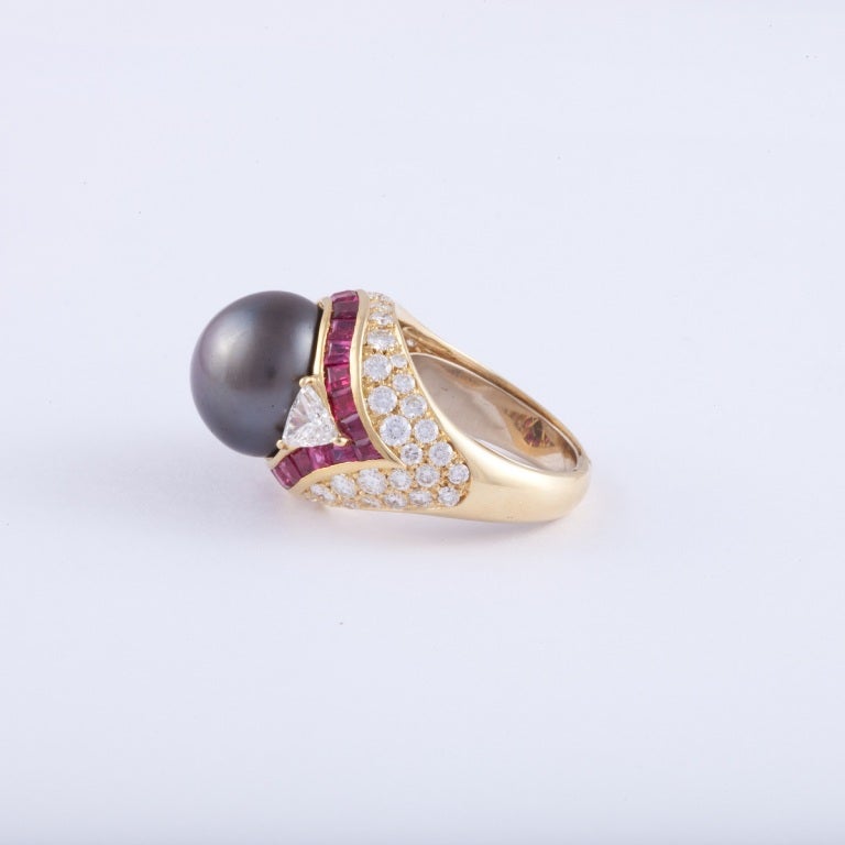Round Cut 18K Yellow Gold Cultured Tahitian Pearl Diamond and Ruby Ring For Sale