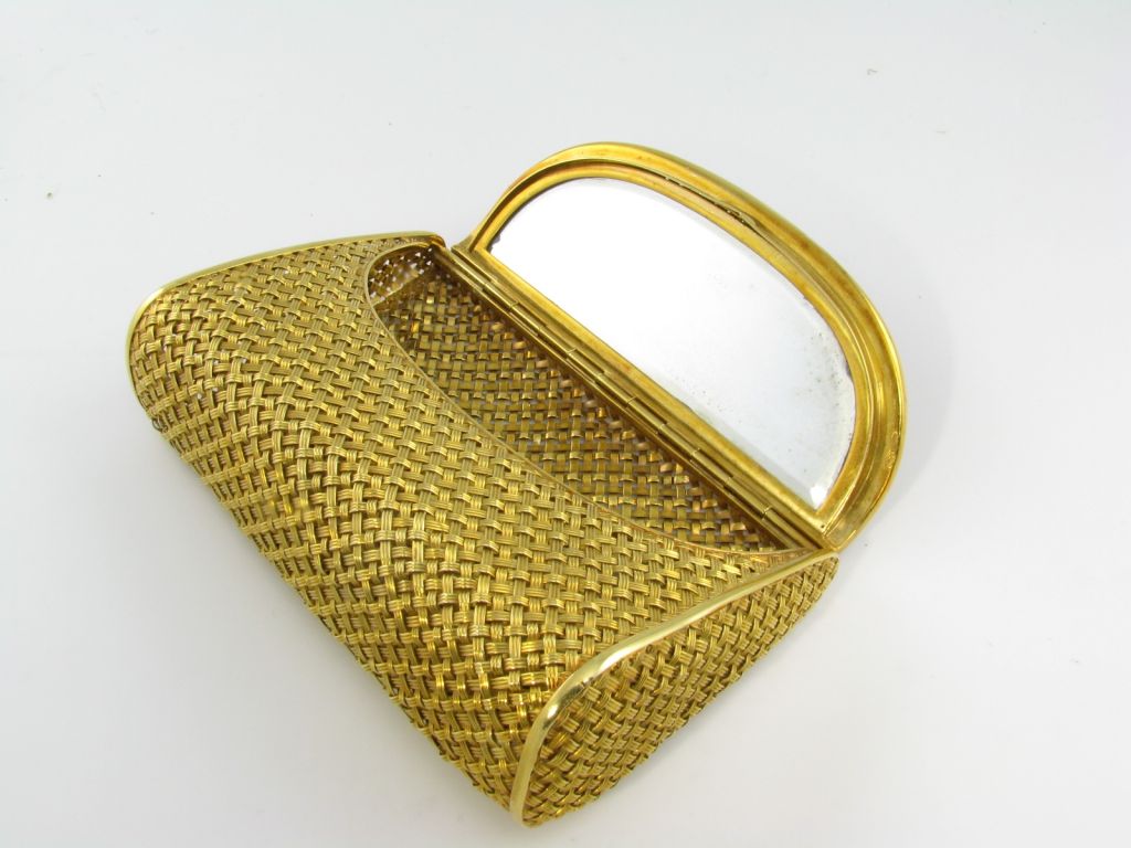 Women's An exquisite woven gold and diamond minaudiere.