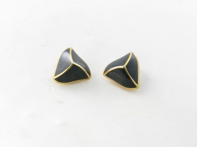 A pair of Angela Cummings 18 karat yellow gold and black jade earrings.  Signed Angela Cummings 18K ©1985.  The earrings are of stylized pyramid form, the gold mounted earrings are each inlaid with 3 black jade sections.  The earrings have a gross