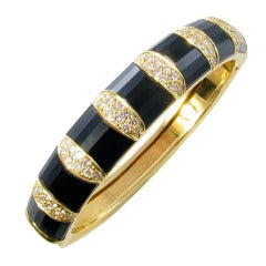 La Triomphe Chic Black Onyx Diamond Yellow Gold Bracelet