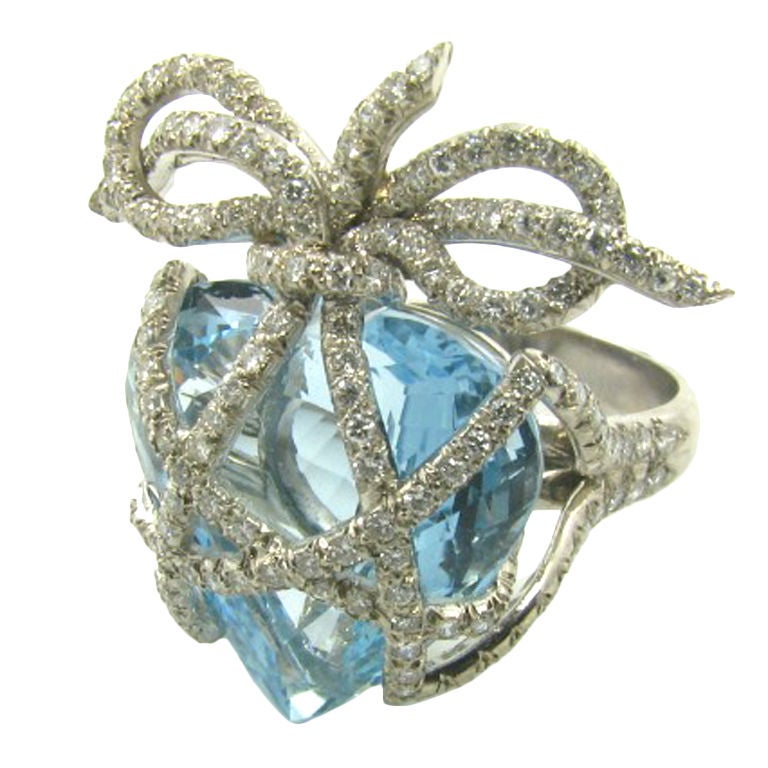 VERDURA unique diamond bow wrapped heart shaped aquamarine ring
