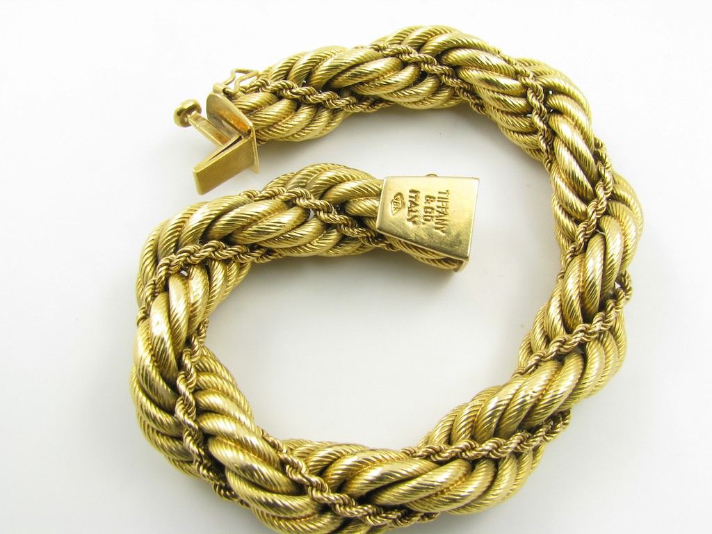 TIFFANY classic 18 karat yellow gold twisted rope bracelet. 1