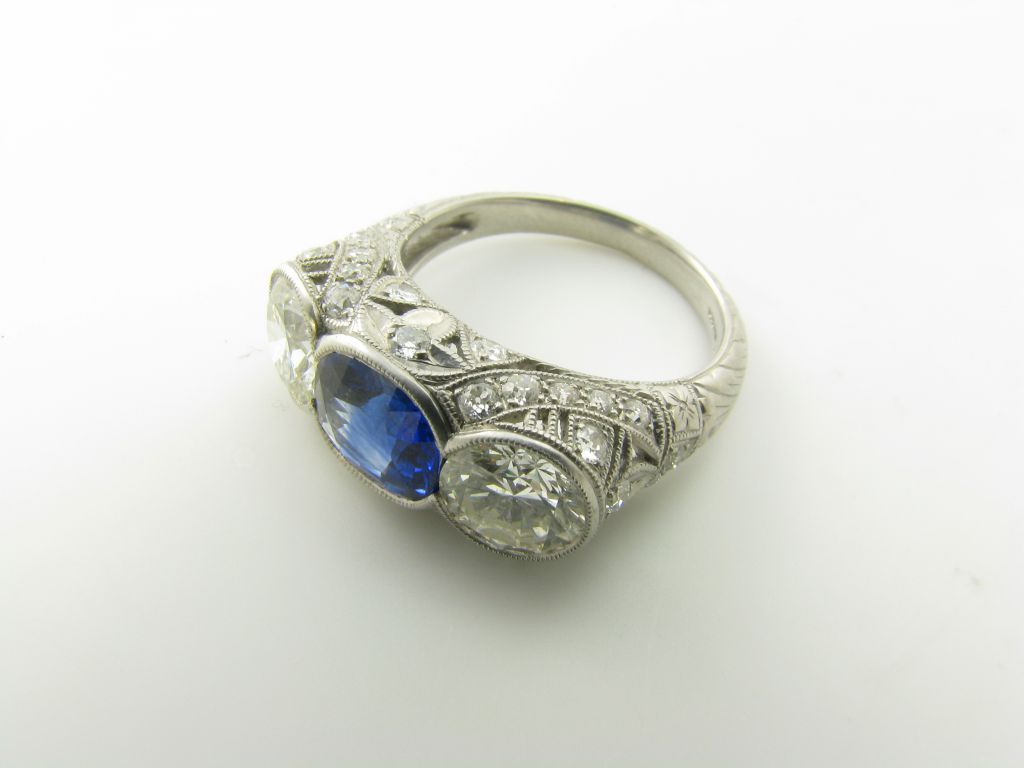 TIFFANY exquisite Art Deco platinum, sapphire and diamond ring. 2