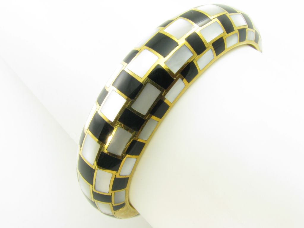 TIFFANY & CO. yellow gold, mother of pearl and onyx inlay bangle