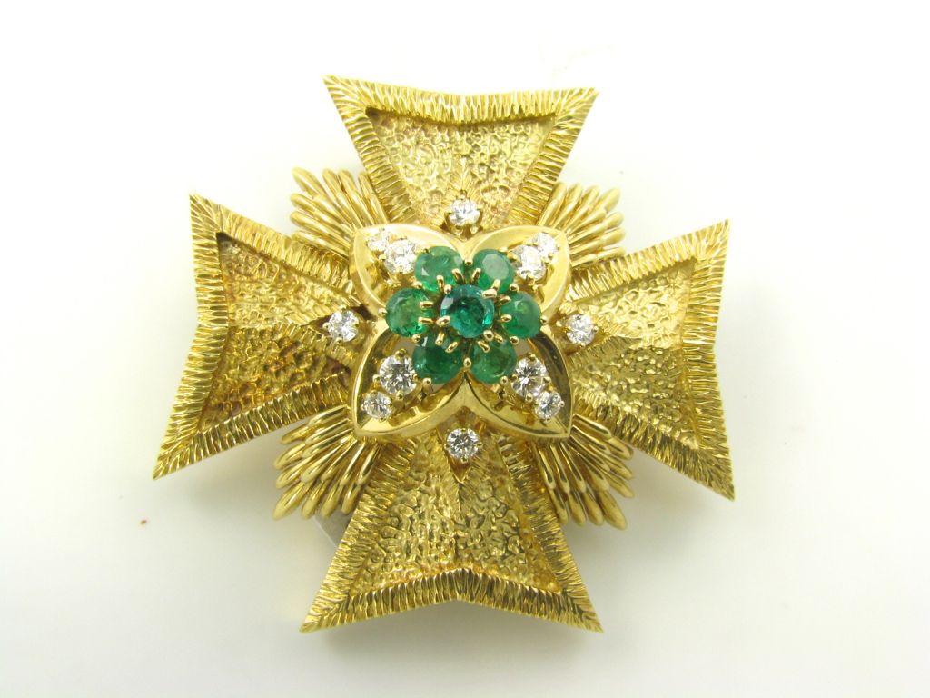 VAN CLEEF & ARPELS handsome gold, emerald and diamond brooch.