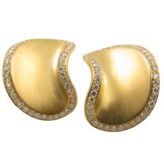 ANGELA CUMMINGS chic gold and diamond earrings.