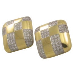 TIFFANY & CO. elegant  yellow gold and diamond earrings.