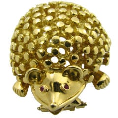 TIFFANY, SCHLUMBERGER chic gold and ruby porcupine brooch.