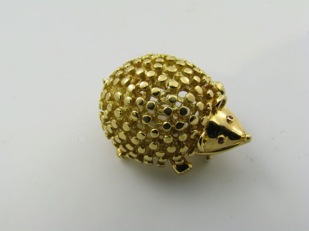 Women's TIFFANY, SCHLUMBERGER chic gold and ruby porcupine brooch.