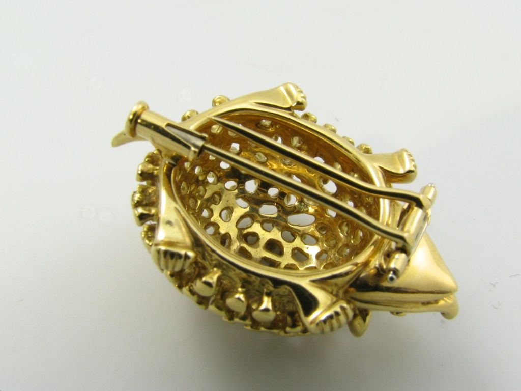 TIFFANY, SCHLUMBERGER chic gold and ruby porcupine brooch. 1
