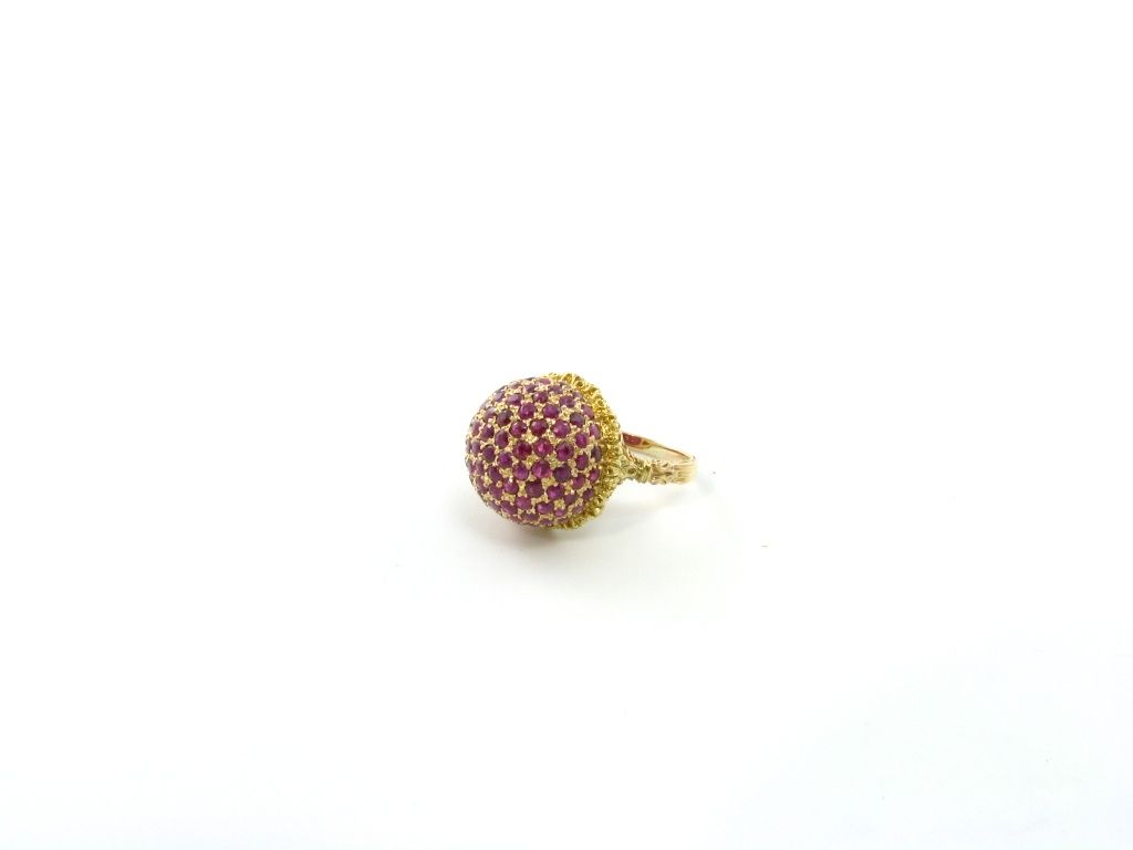 Women's BUCCELLATI chic rose gold, yellow gold & ruby bombe style ring.