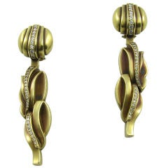 KIESELSTEIN-CORD gold and diamond earrings.