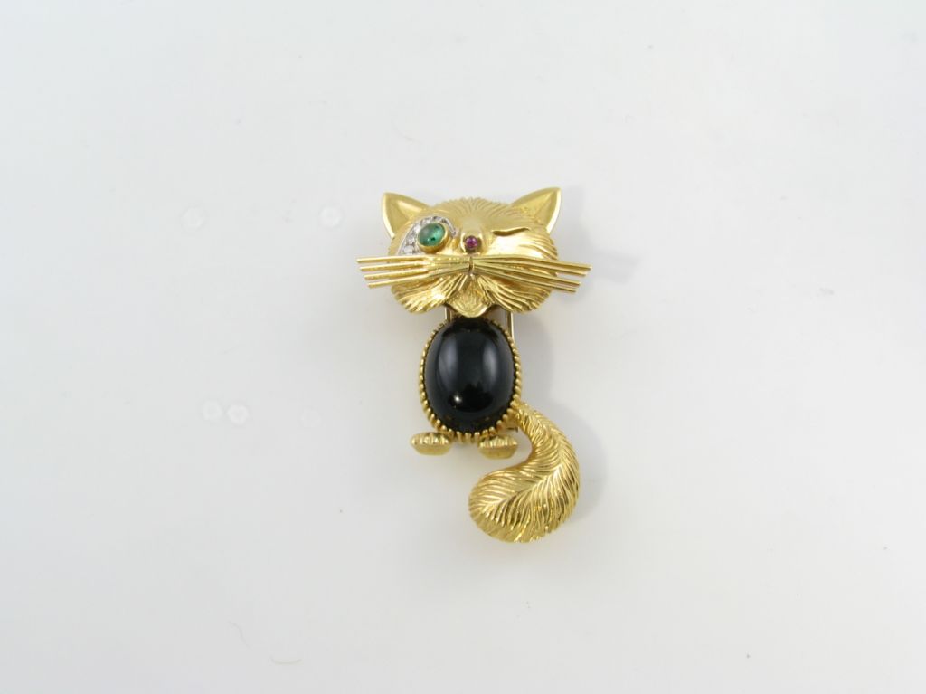 VAN CLEEF & ARPELS onyx, emerald & diamond winking cat brooch.