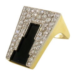 Vintage A chic diamond, black onyx inlay  and gold ring.