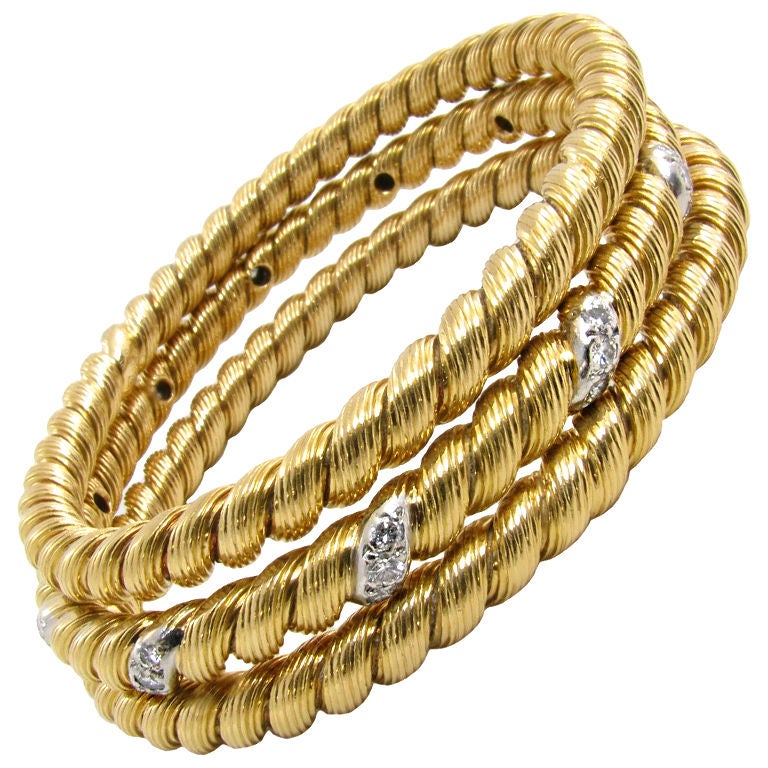 VAN CLEEF & ARPELS chic twisted gold and diamond bangles