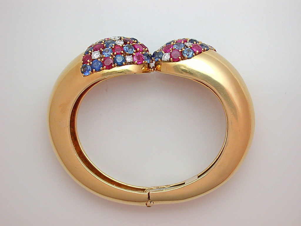 DAVID WEBB Colored Stone and Diamond Bangle In Excellent Condition For Sale In New York, NY
