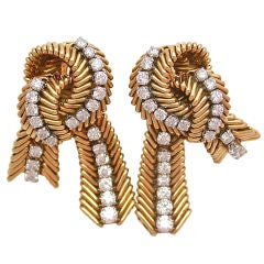 Elegant Van Cleef & Arpels Diamond Knot Earclips