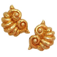 HENRY DUNAY Hammered Gold Earclips