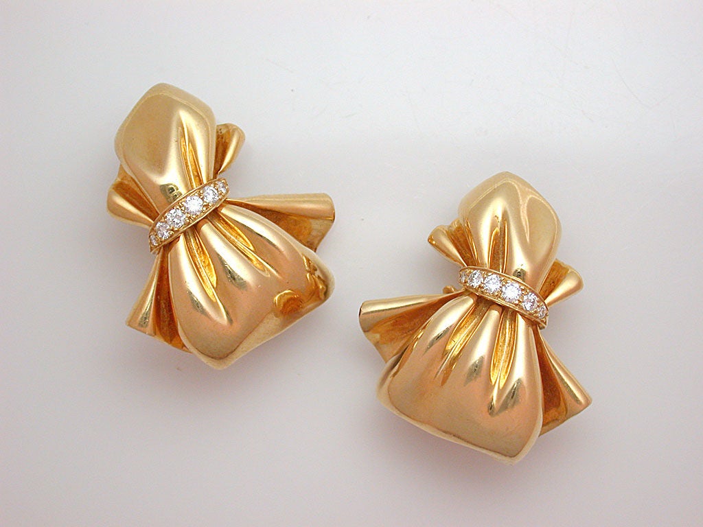 Van Cleef & Arpels Ribbon Loop Earclips