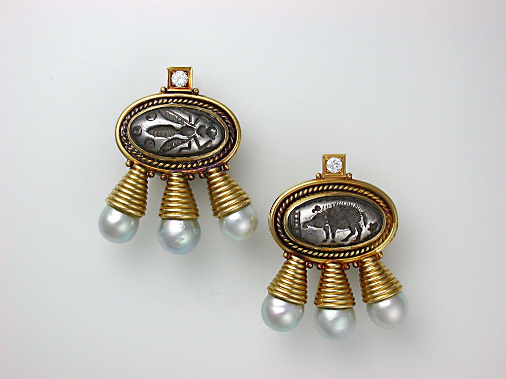 ELIZABETH GAGE Gold "African Queen" Earclips