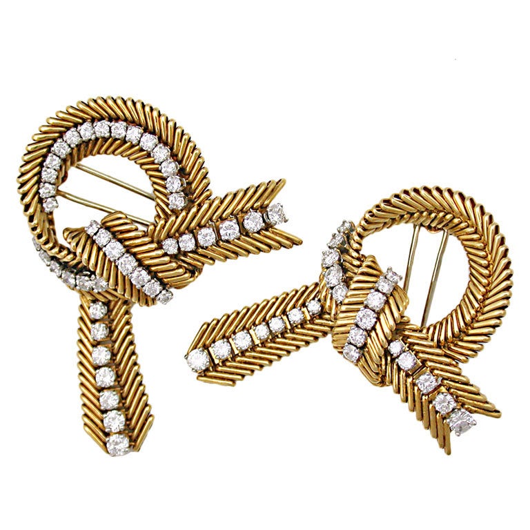 VAN CLEEF & ARPELS Diamond Gold Bow Knot Brooches