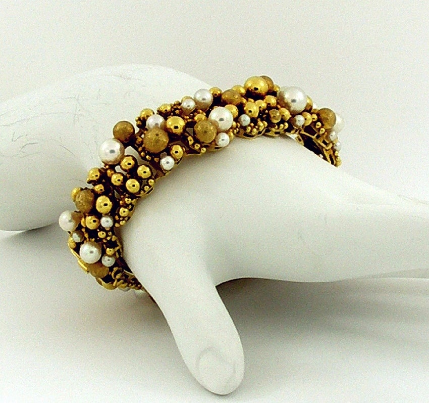 Yellow Gold Pearl and Gold Ball Bracelet In Excellent Condition In Palm Beach, FL